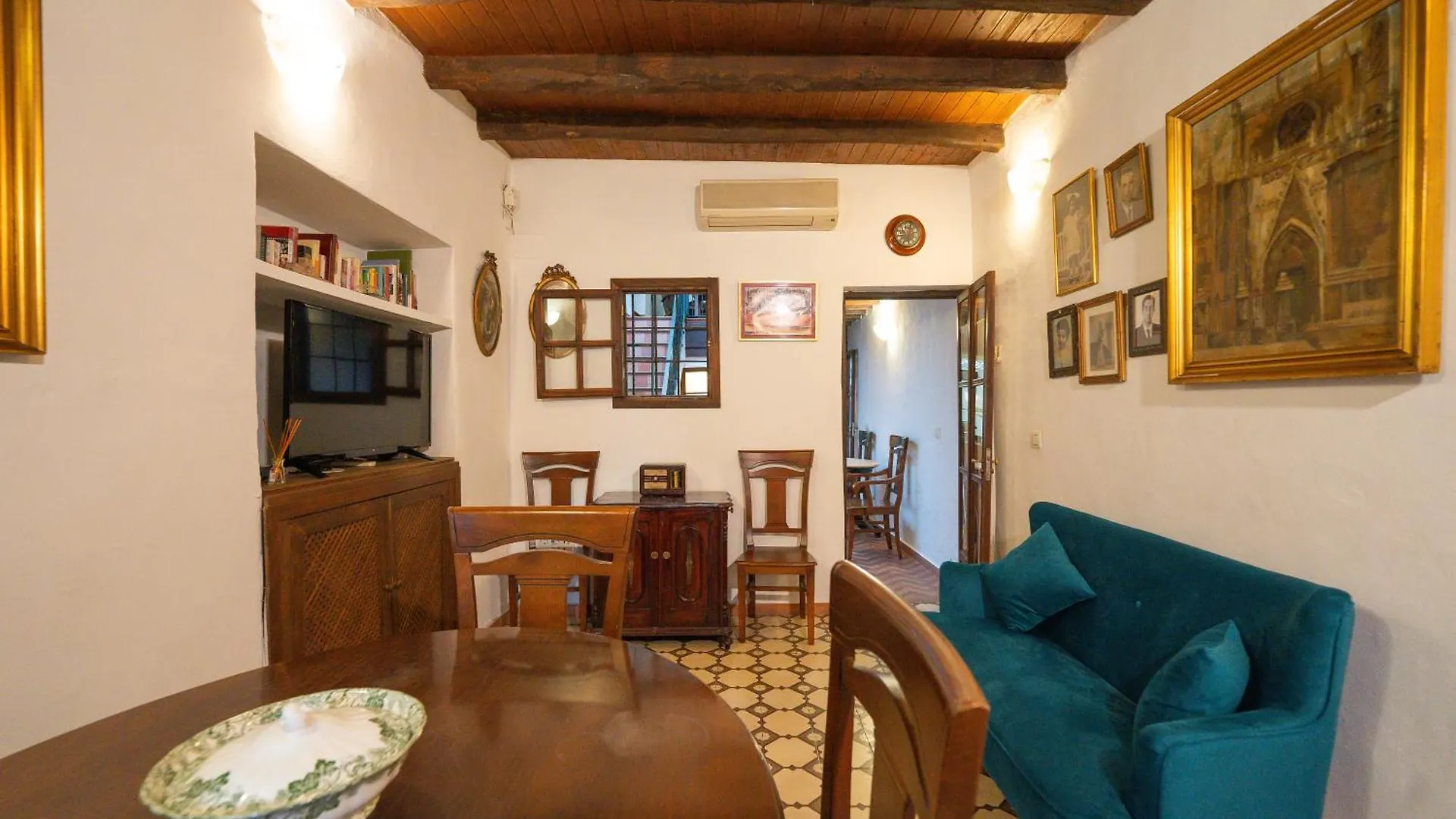 Historic House In The City Center Séville