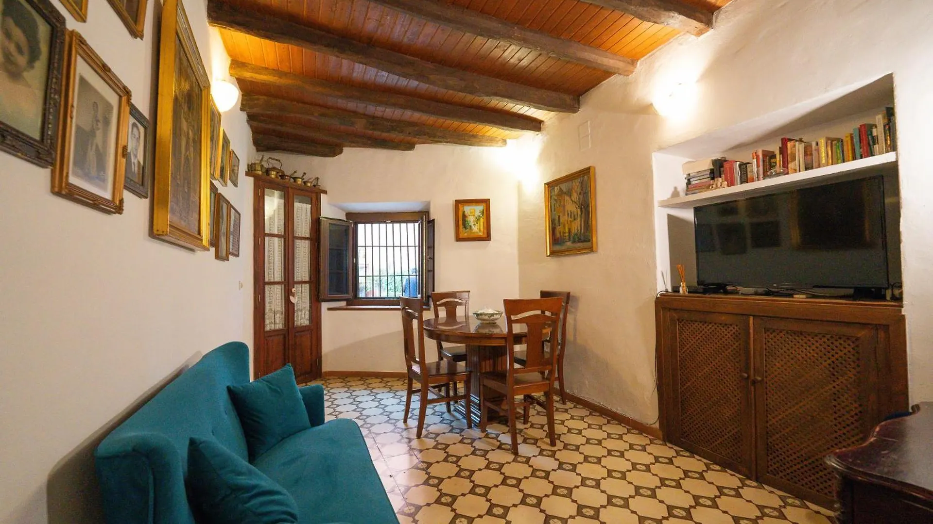 Historic House In The City Center Seville Holiday home